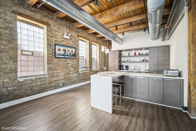 1348 W Concord Place, Chicago, IL 60622