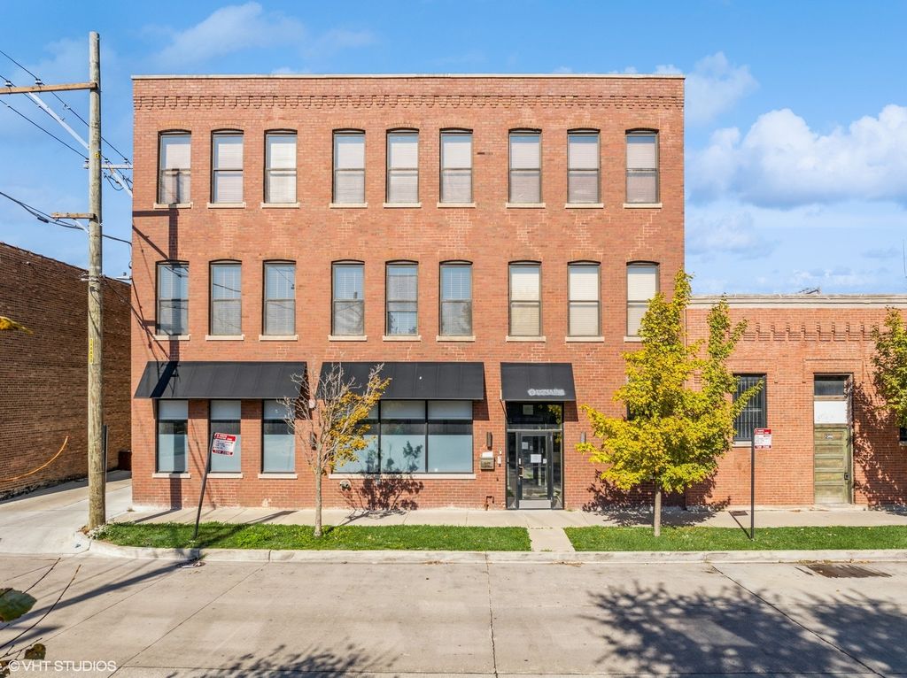 1348 W Concord Place, Chicago, IL 60622