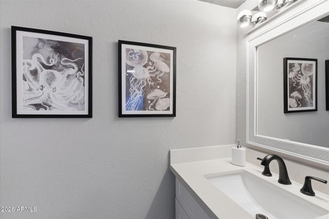 4019 E CHARTER OAK Road, Phoenix, AZ 85032