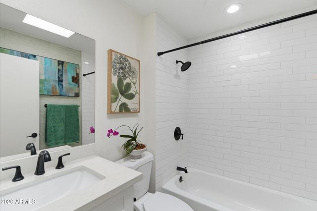 4019 E CHARTER OAK Road, Phoenix, AZ 85032