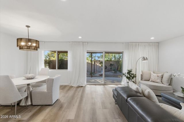 4019 E CHARTER OAK Road, Phoenix, AZ 85032