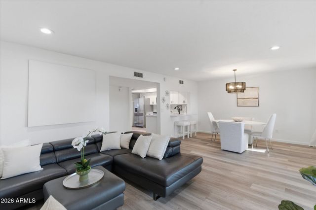 4019 E CHARTER OAK Road, Phoenix, AZ 85032