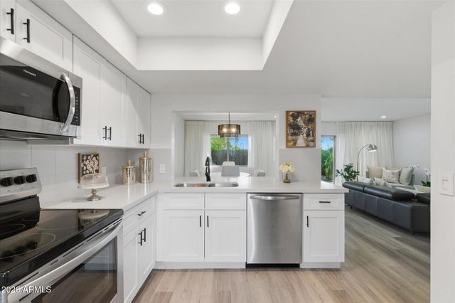 4019 E CHARTER OAK Road, Phoenix, AZ 85032