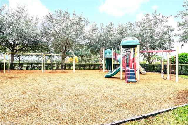 2754 Citrus ST, Naples, FL 34120