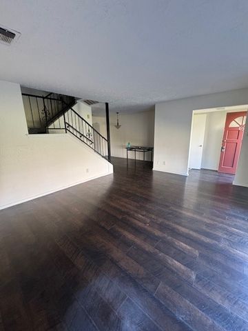 65 W Townhouse Lane 17, Grand Prairie, TX 75052