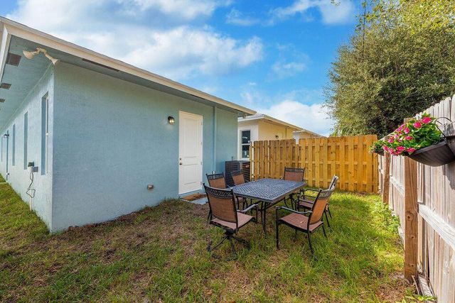 2689 Hiawatha Avenue, West Palm Beach, FL 33409