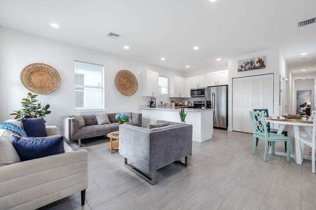 2689 Hiawatha Avenue, West Palm Beach, FL 33409