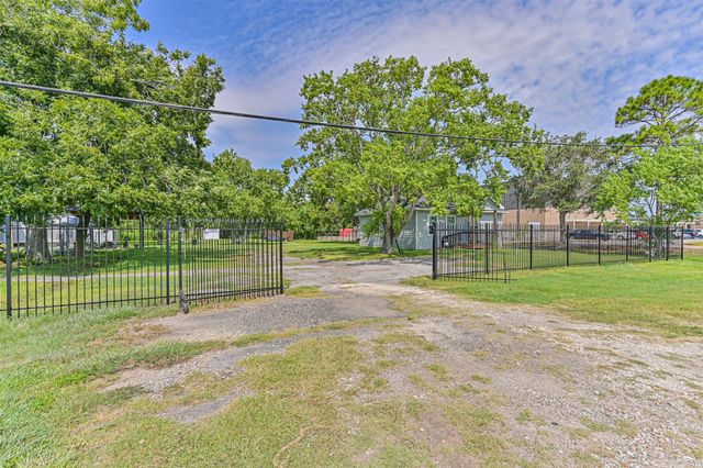 1400 South Broadway, La Porte, TX 77571