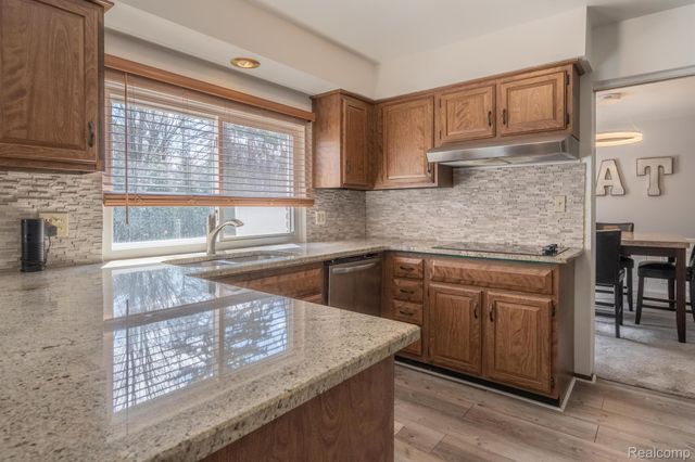 38005 Southfarm Lane, Farmington Hills, MI 48167