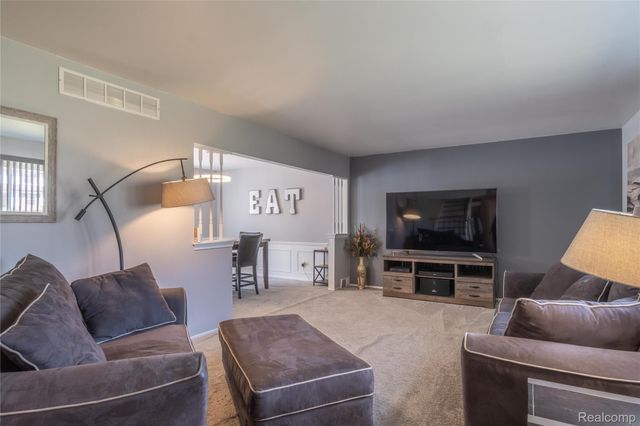 38005 Southfarm Lane, Farmington Hills, MI 48167