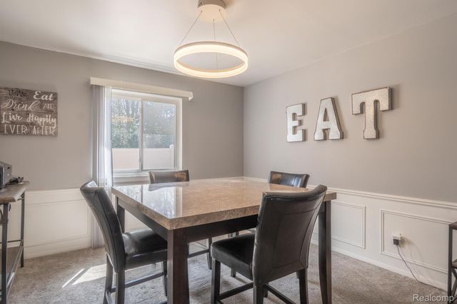 38005 Southfarm Lane, Farmington Hills, MI 48167