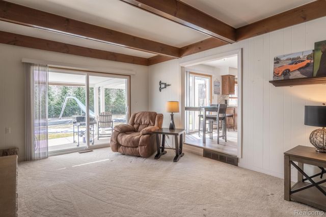 38005 Southfarm Lane, Farmington Hills, MI 48167