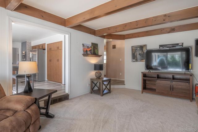 38005 Southfarm Lane, Farmington Hills, MI 48167