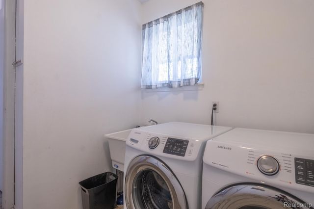 38005 Southfarm Lane, Farmington Hills, MI 48167