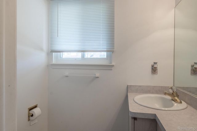 38005 Southfarm Lane, Farmington Hills, MI 48167