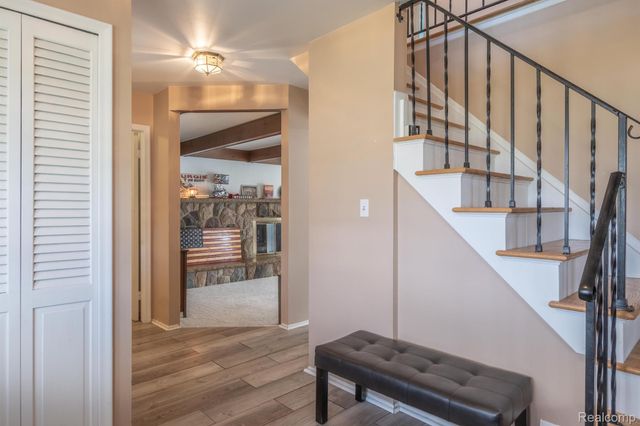 38005 Southfarm Lane, Farmington Hills, MI 48167