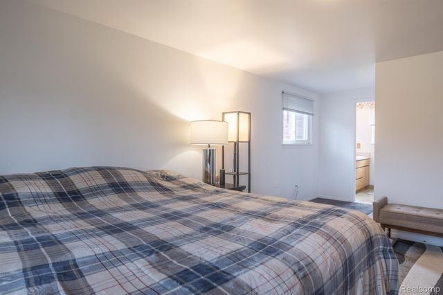 38005 Southfarm Lane, Farmington Hills, MI 48167