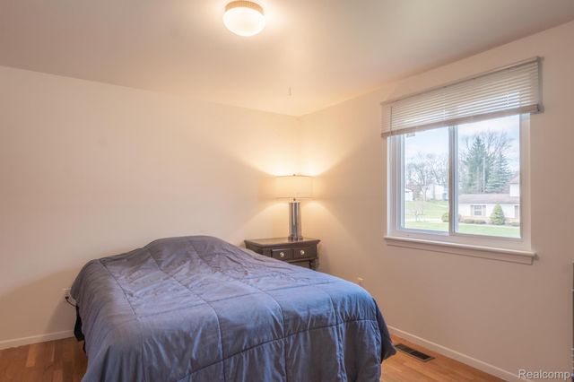 38005 Southfarm Lane, Farmington Hills, MI 48167