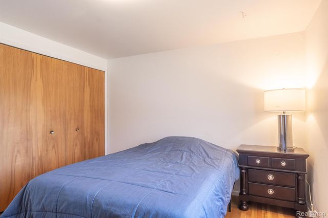 38005 Southfarm Lane, Farmington Hills, MI 48167