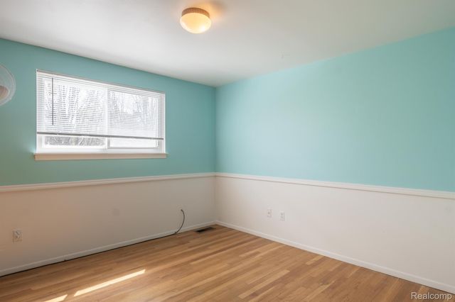 38005 Southfarm Lane, Farmington Hills, MI 48167