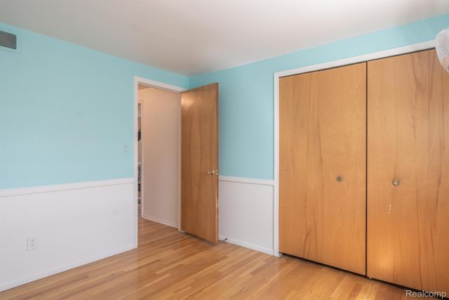 38005 Southfarm Lane, Farmington Hills, MI 48167