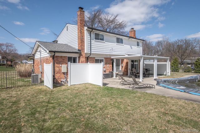 38005 Southfarm Lane, Farmington Hills, MI 48167