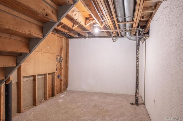 38005 Southfarm Lane, Farmington Hills, MI 48167