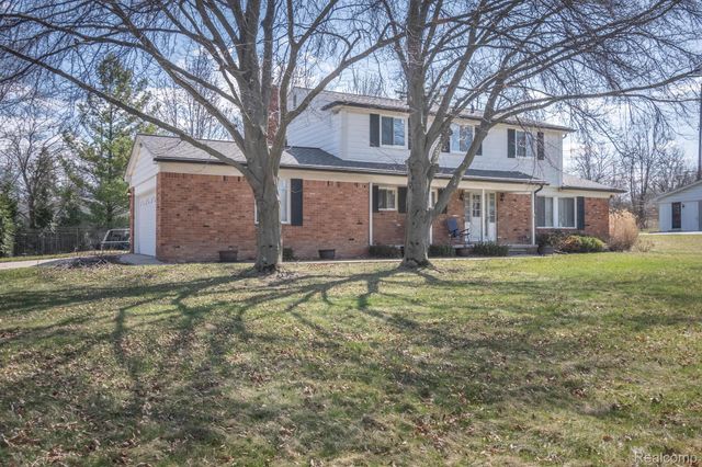 38005 Southfarm Lane, Farmington Hills, MI 48167