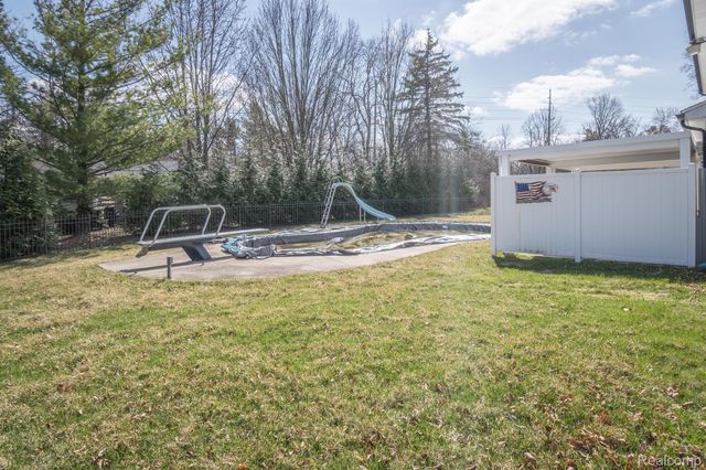 38005 Southfarm Lane, Farmington Hills, MI 48167