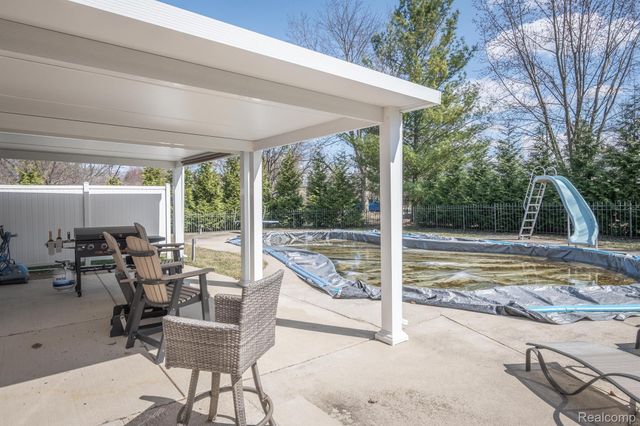 38005 Southfarm Lane, Farmington Hills, MI 48167