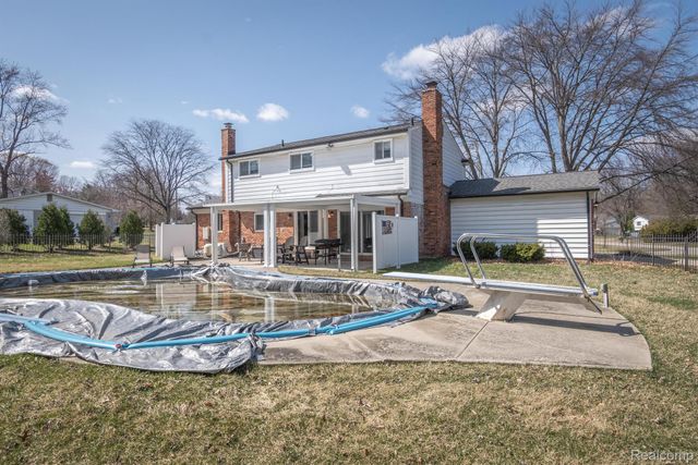 38005 Southfarm Lane, Farmington Hills, MI 48167