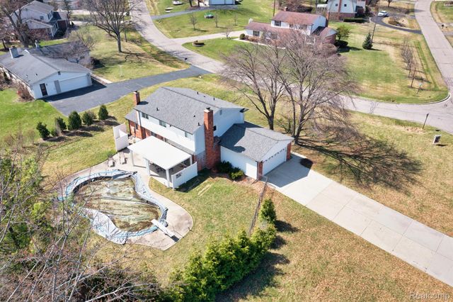 38005 Southfarm Lane, Farmington Hills, MI 48167