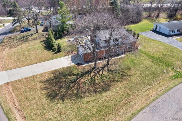 38005 Southfarm Lane, Farmington Hills, MI 48167