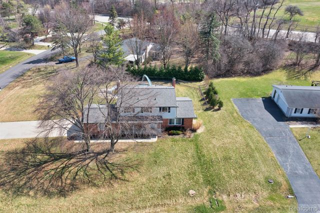 38005 Southfarm Lane, Farmington Hills, MI 48167