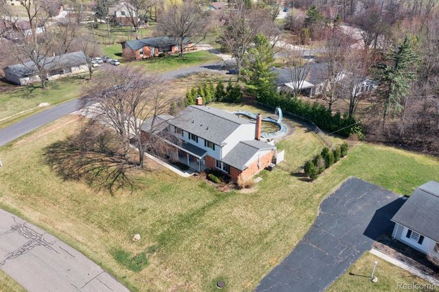 38005 Southfarm Lane, Farmington Hills, MI 48167