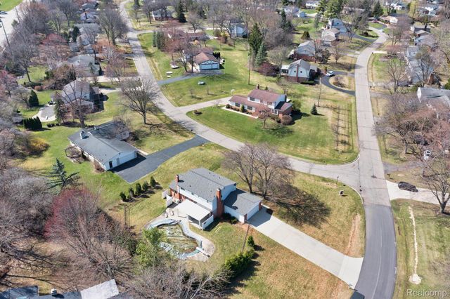 38005 Southfarm Lane, Farmington Hills, MI 48167