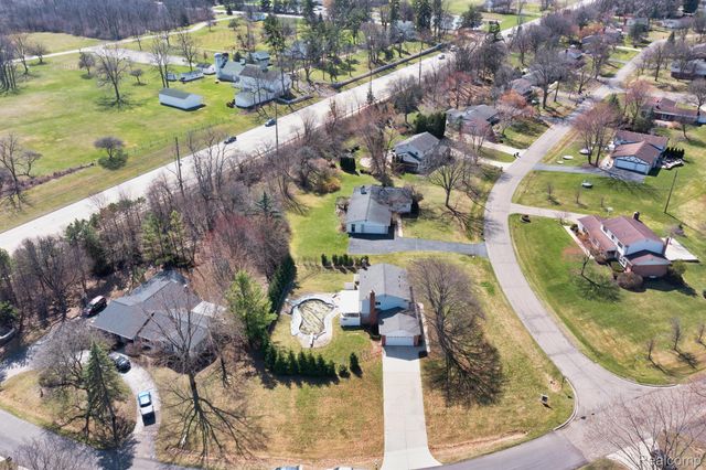 38005 Southfarm Lane, Farmington Hills, MI 48167