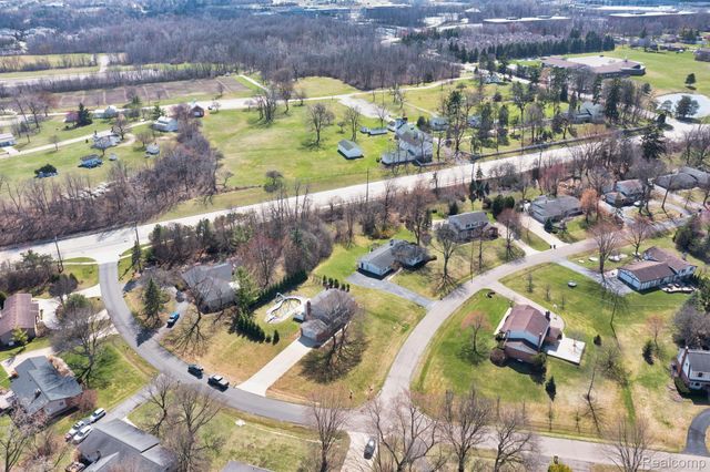 38005 Southfarm Lane, Farmington Hills, MI 48167