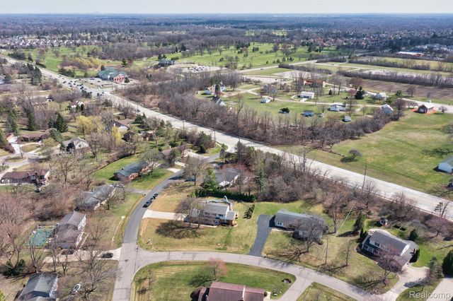 38005 Southfarm Lane, Farmington Hills, MI 48167