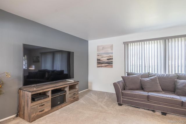 38005 Southfarm Lane, Farmington Hills, MI 48167