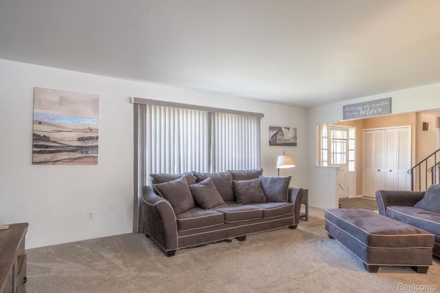 38005 Southfarm Lane, Farmington Hills, MI 48167