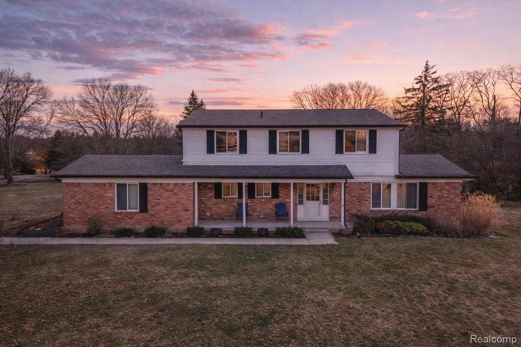 38005 Southfarm Lane, Farmington Hills, MI 48167