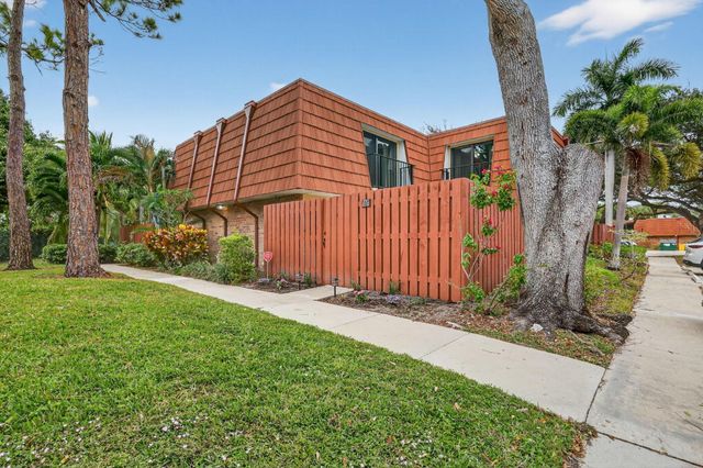 1520 Masters Circle 176, Delray Beach, FL 33445