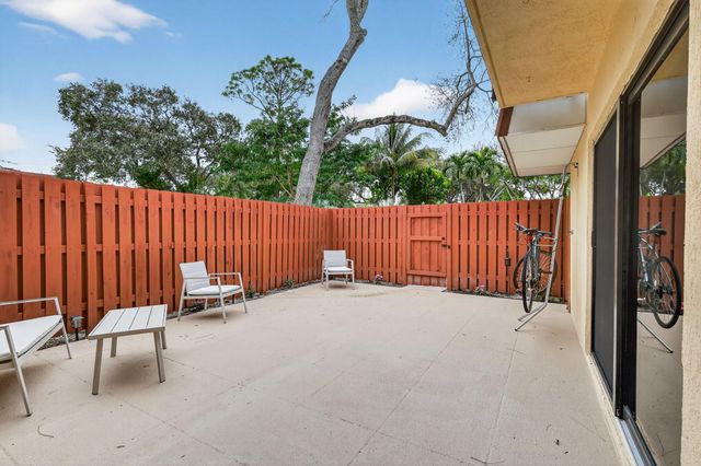 1520 Masters Circle 176, Delray Beach, FL 33445