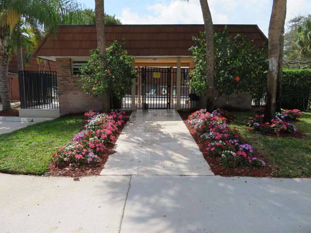 1520 Masters Circle 176, Delray Beach, FL 33445