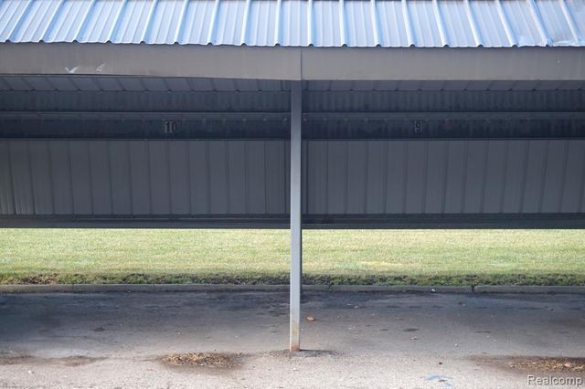 250 E 13 Mile Road 10, Madison Heights, MI 48071