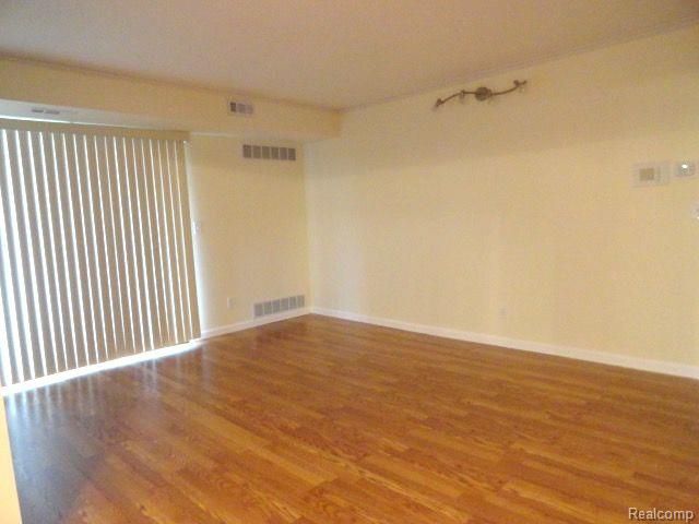 250 E 13 Mile Road 10, Madison Heights, MI 48071