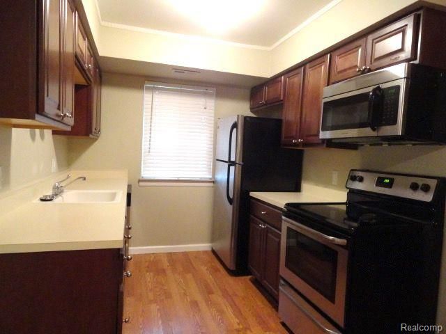 250 E 13 Mile Road 10, Madison Heights, MI 48071