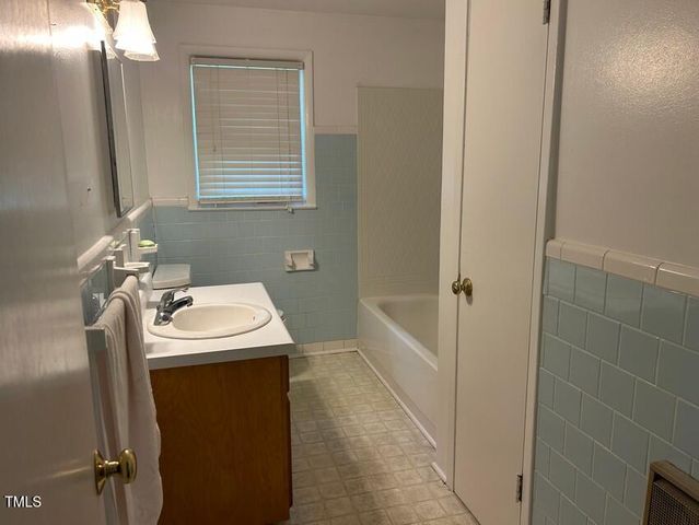 111 Colonial Drive, Clinton, NC 28328