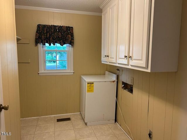 111 Colonial Drive, Clinton, NC 28328